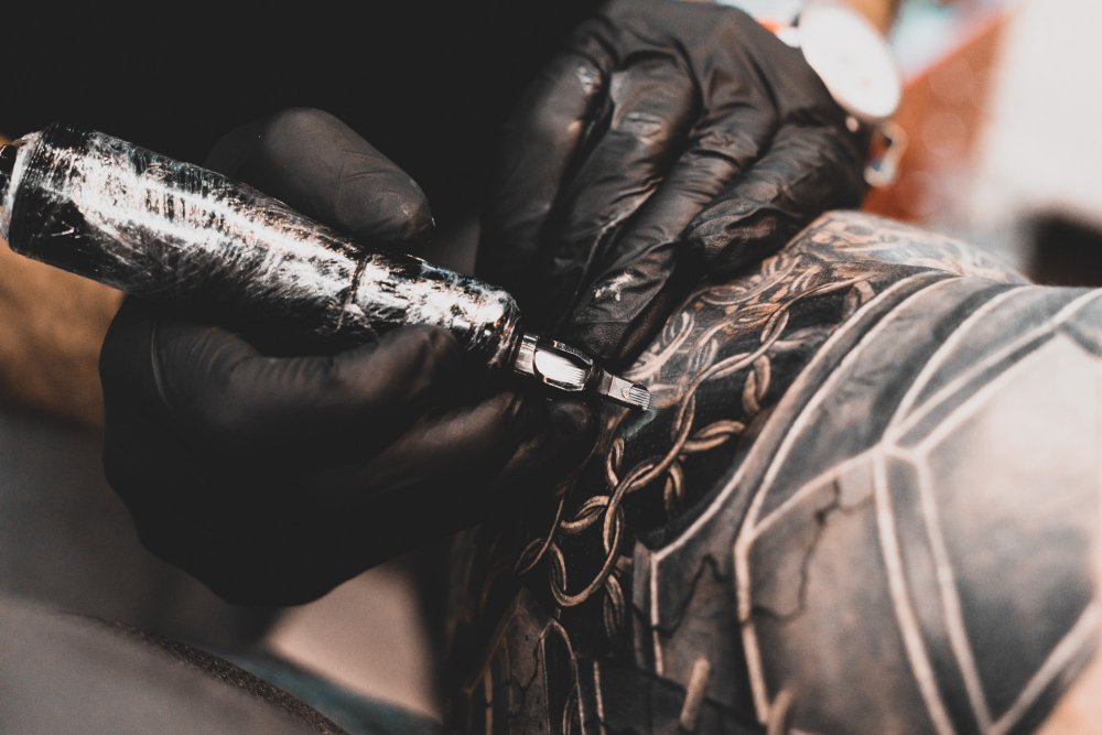 tattoo-salon-tattoo-master-is-tattooing-man-his-shoulder-tattoo-