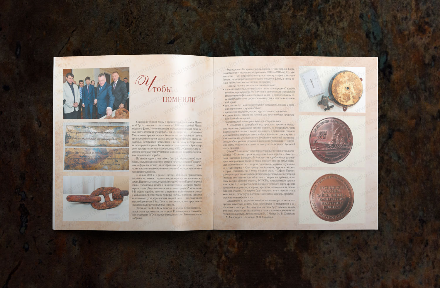 03-brochure-square-mockup4.jpg