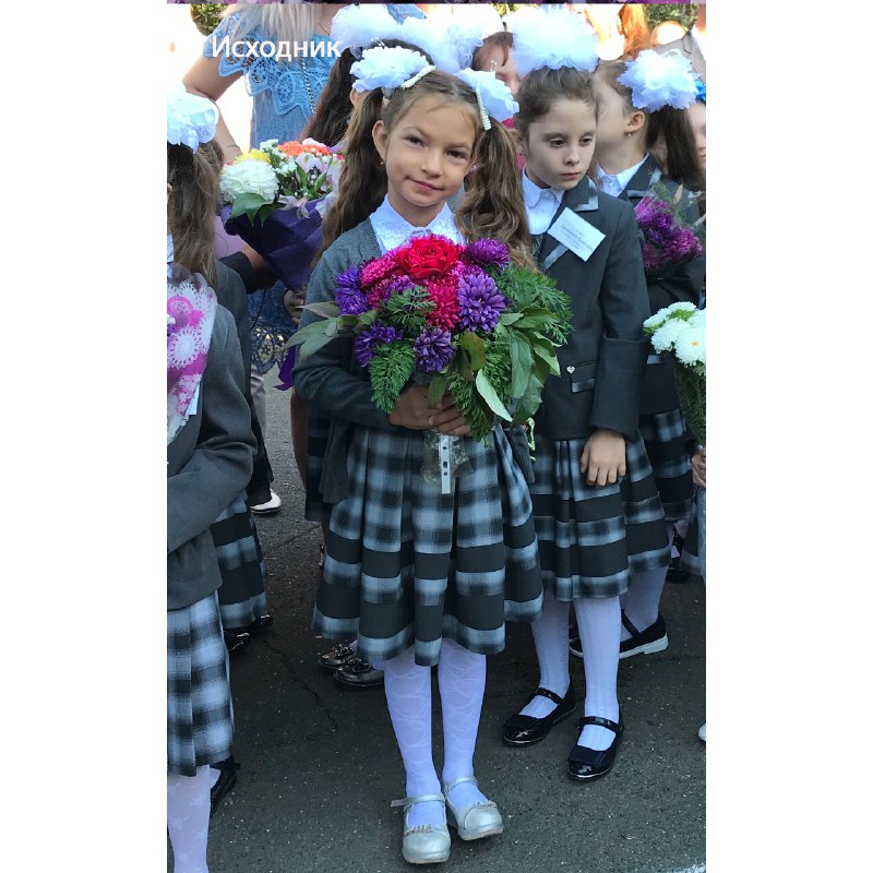 исходник девочка с букетом.jpeg