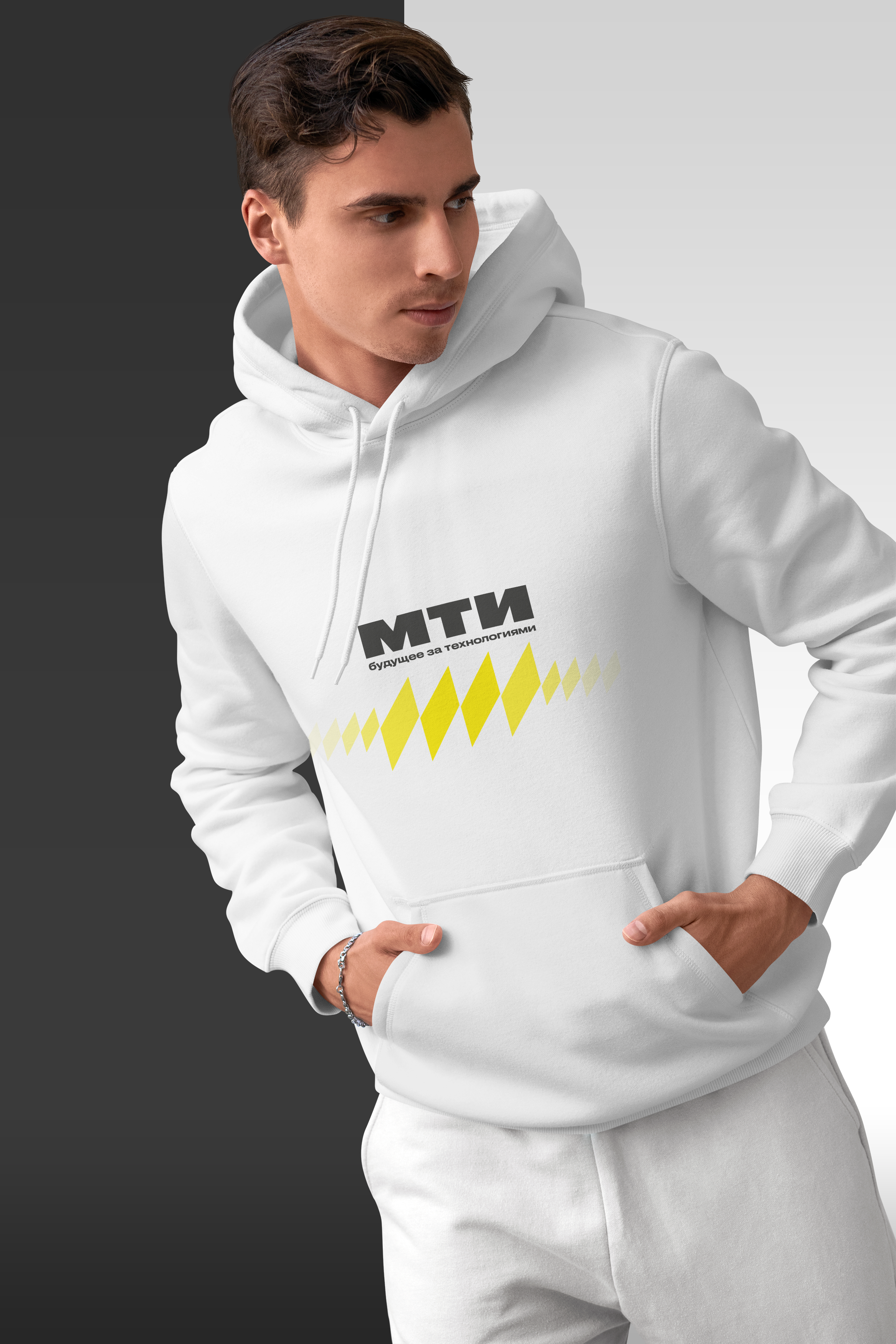 визуал худи белый 3.png