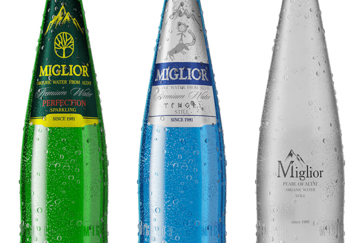 Моделирование и фото стекло, капли, лед, имитация, симуляция.