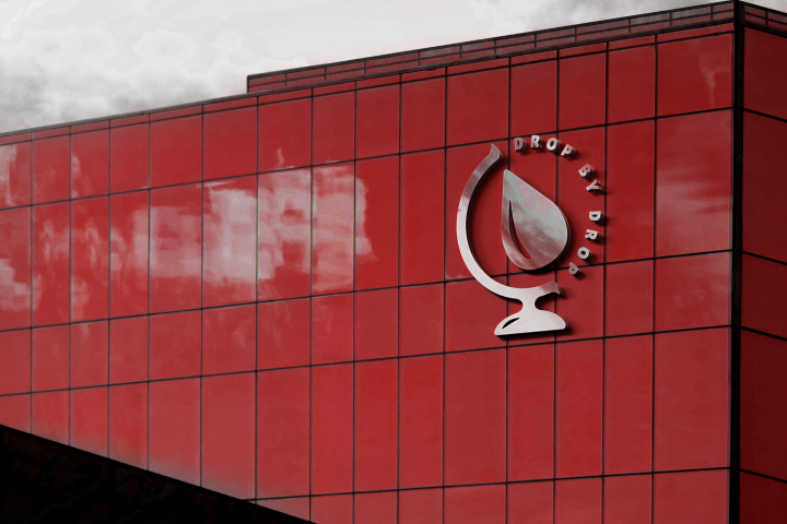 Логотип донорского центра "DROP by DROP"