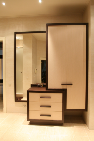 Шкаф в тренажерном зале в частном доме