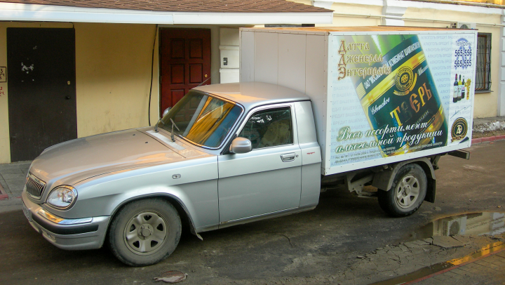 Реклама на автомобиле. 2006 год.