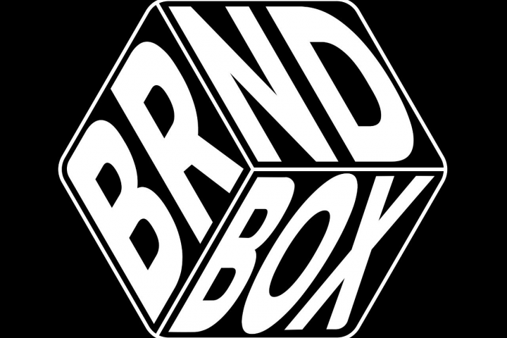 Дизайн логотипа для сайта с одеждой