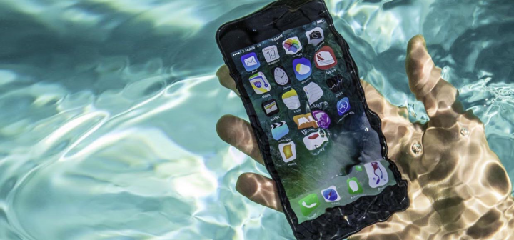 Что делать, если IPhone упал в воду или попал под дождь?