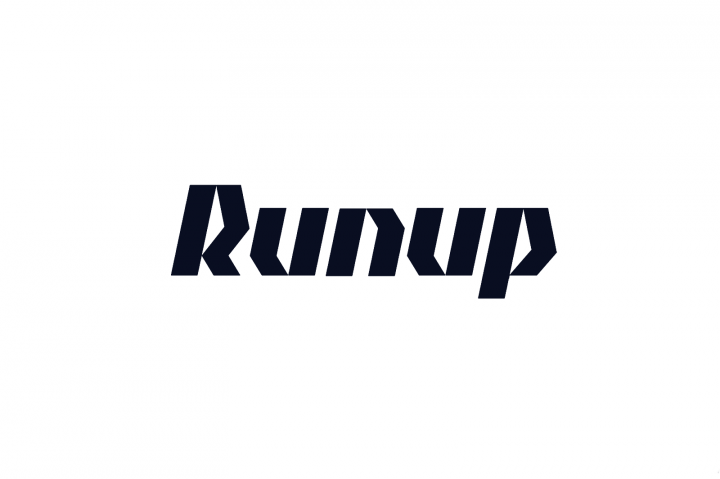 Логотип для сети магазинов спортивной одежды | Runup