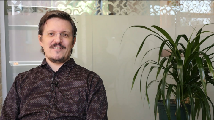 монтаж видео с 2 камер и петличек