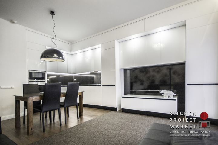 Кухня-гостиная с TV-зоной на контрасте «Черного» и «Белого»