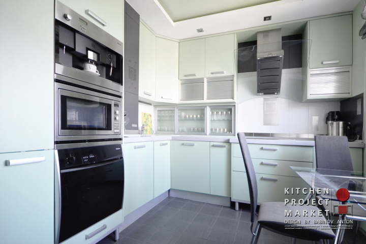 Модерновая кухня-столовая в «Салатовой» структурной эмали