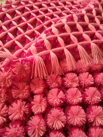 Плед из помпонов-2, 80х80 см