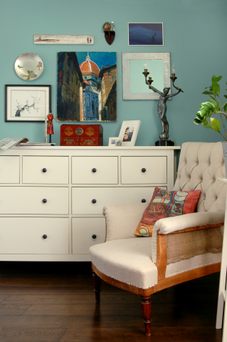 Спальня - эклектичный интерьер с антикварными предметами