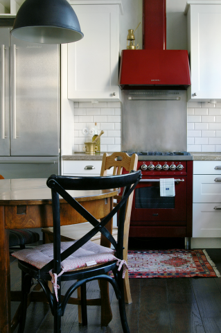 Кухня - эклектичный интерьер с антикварными предметами