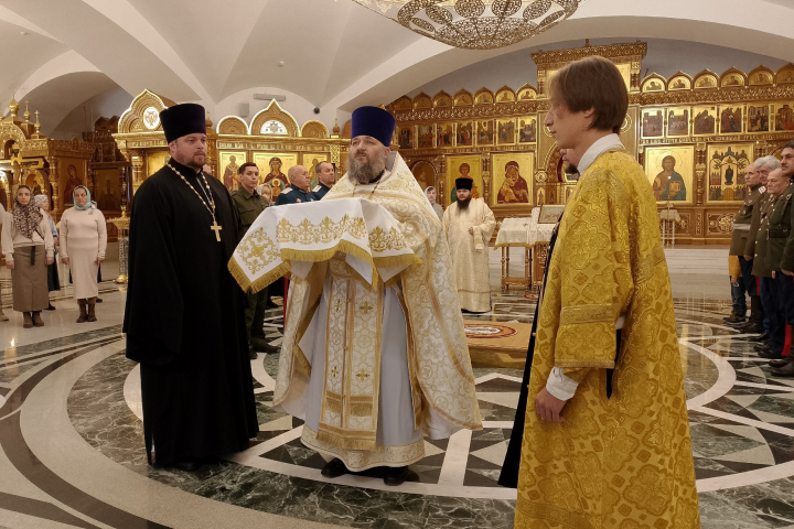 В Салехарде освятили нижний храм Преображенского собора