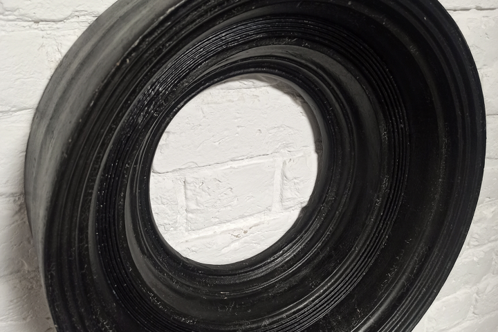 Рама деревянная.