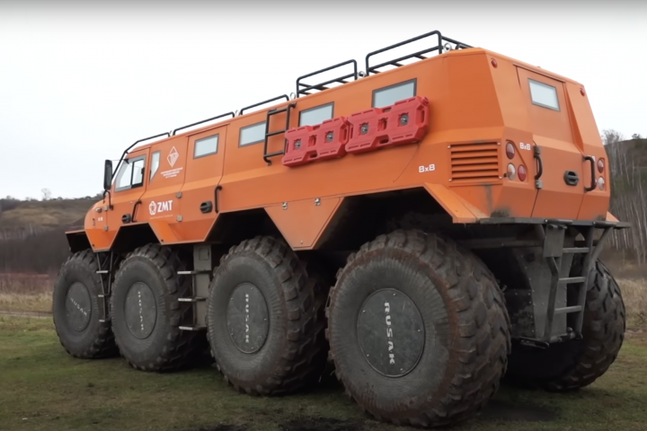 Космический вездеход 8x8 из России больше дома: Русак