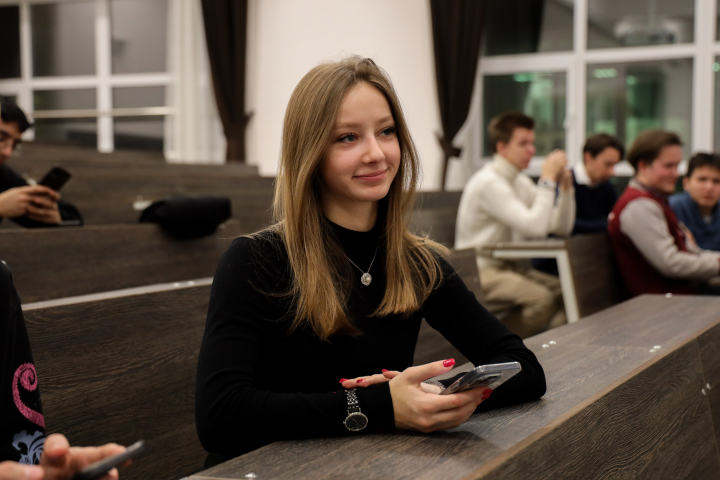 Искусство коммуникации: студенческий взгляд на экономику и полит