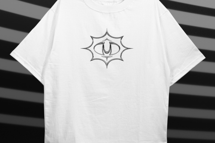 "UNSTABLE LOOK" T-shirt