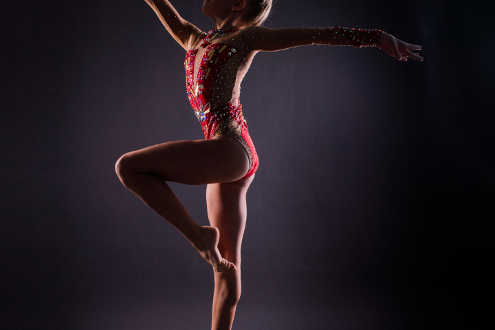 Девочка-гимнастка, студийное фото