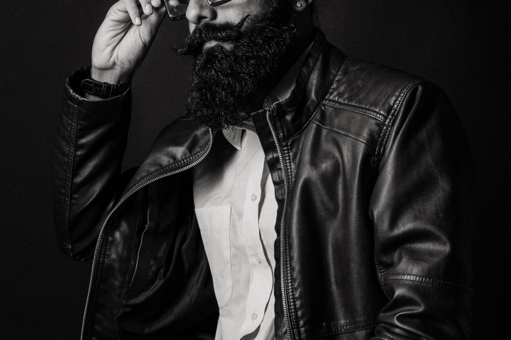 Студийный мужской портрет