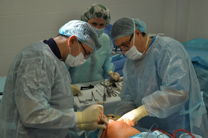 Артроскопия. Операцию проводят - Салихов М.Р. и Авраменко В.В.