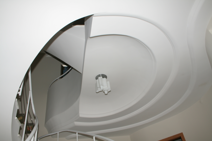 Подвесной потолок в атриуме частного коттеджа