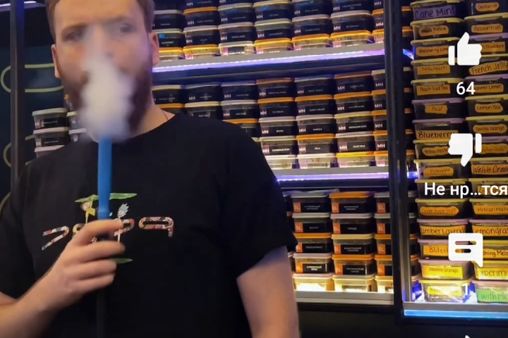 Вертикальное , реклама бара