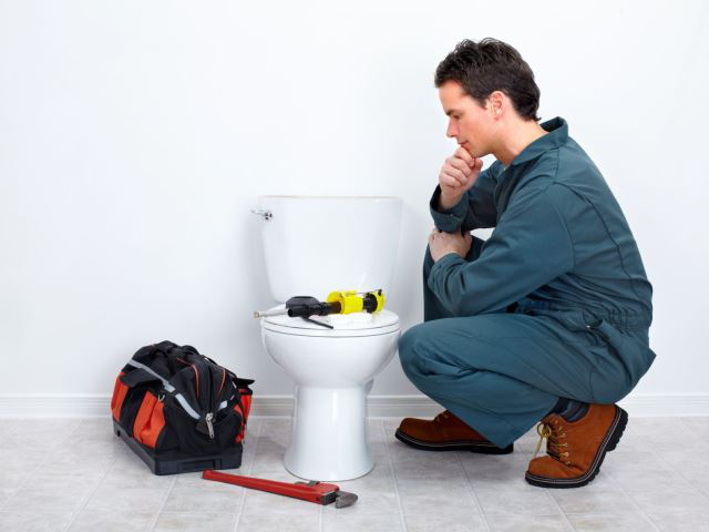 Течет унитаз: что делать