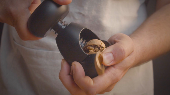 Работа в рамках курсов видеомонтажа(реклама орехов (SFX))