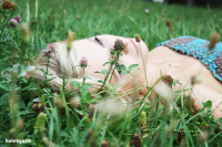 девушка.. лето.. трава..