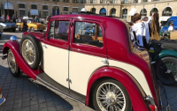 Ралли старинных автомобилей в Париже