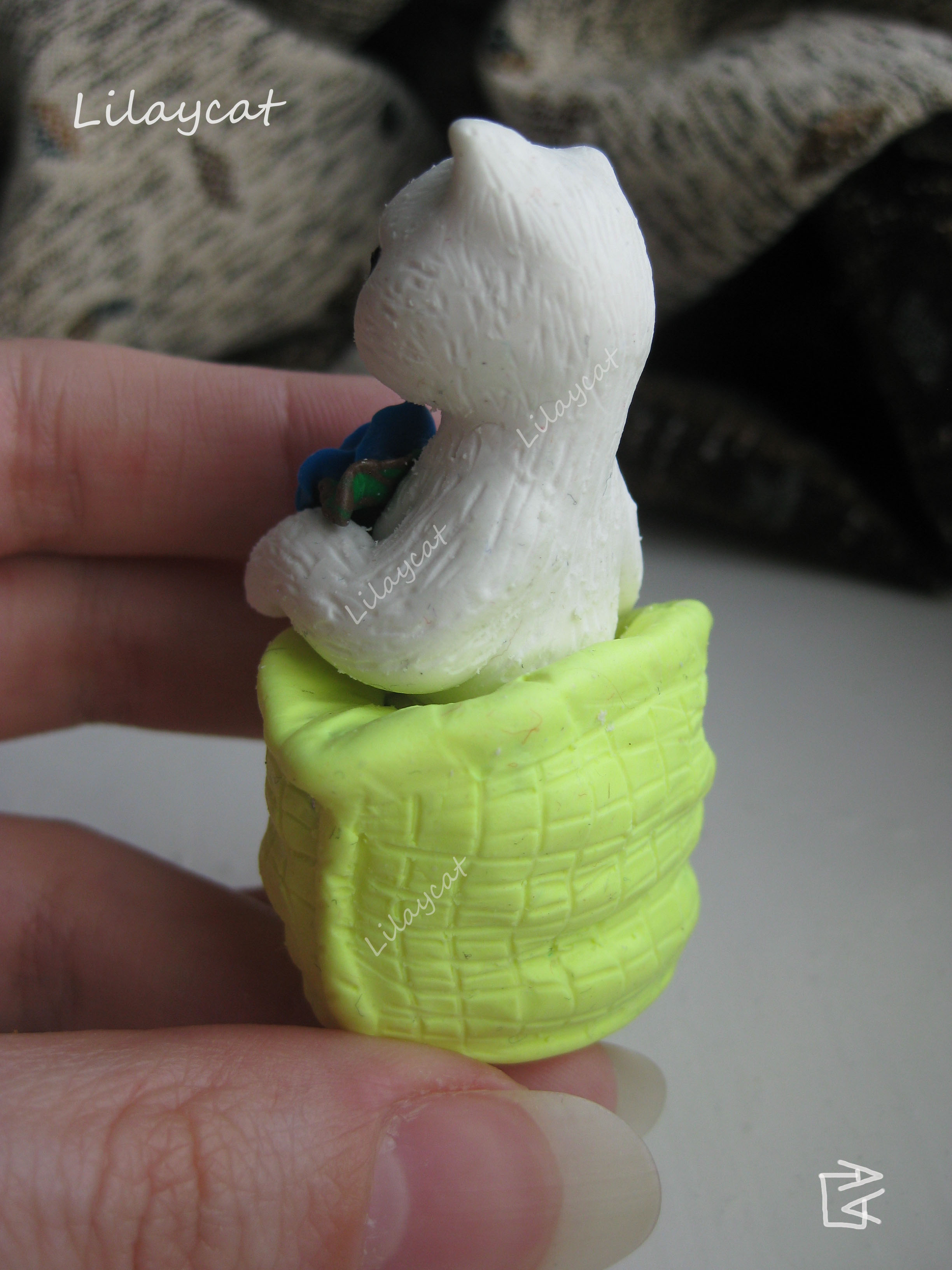 Кот в жел.подушке2.jpg