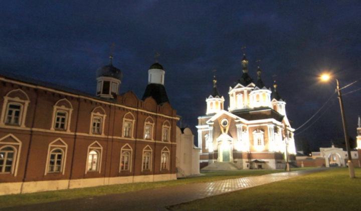 Фотопанорама Коломенского Кремля ночью