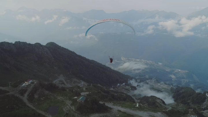 Рекламный ролик “Парапланы” для курорта “Роза Хутор”