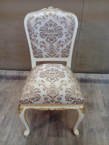 Антикварные стулья.