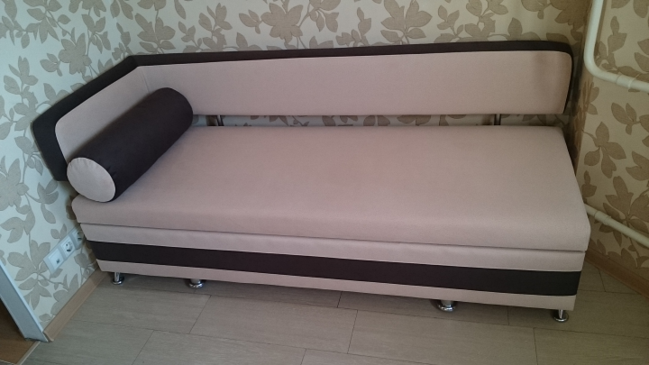Диван кухонный.