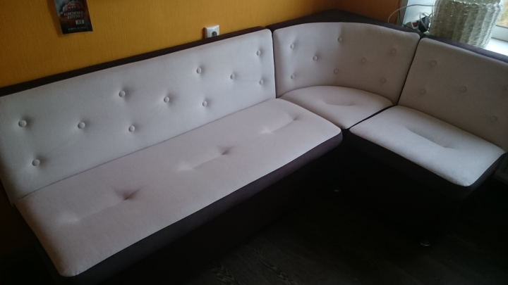 Диван кухонный.