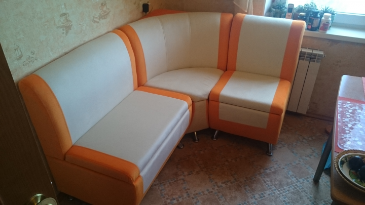 Диван кухонный.