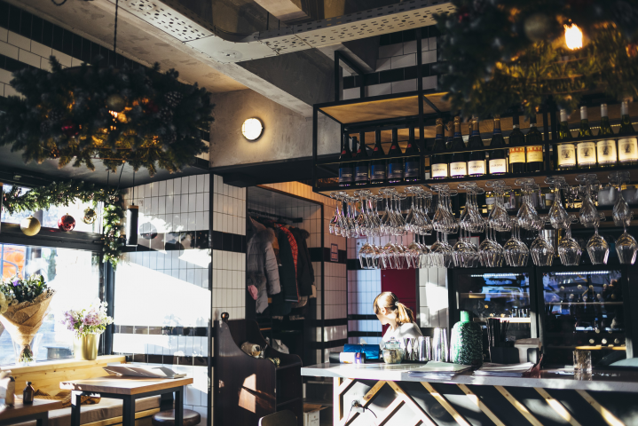 Винотека на Усачевском рынке