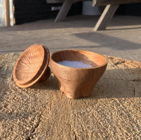 Солонка с крышкой