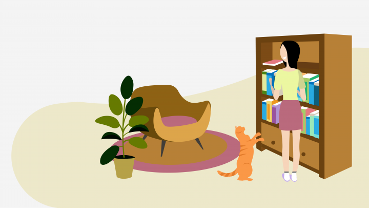 девушка у книжного шкафа