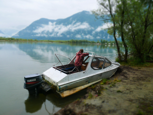 Озеро и лодка