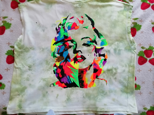 Авторская роспись футболки