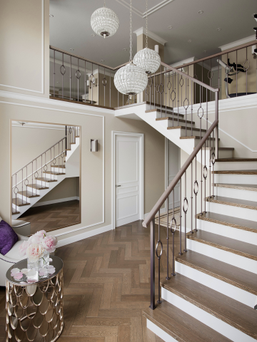 Холл в двухуровневой квартире. ЖК "Николин парк"