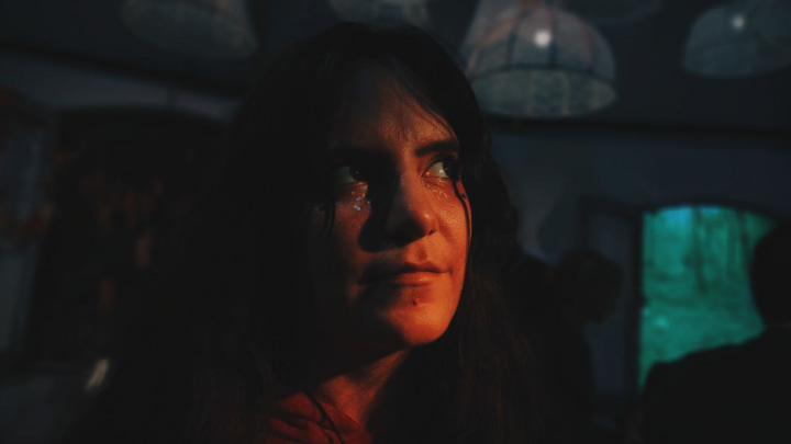 Фото мечтающей девушки