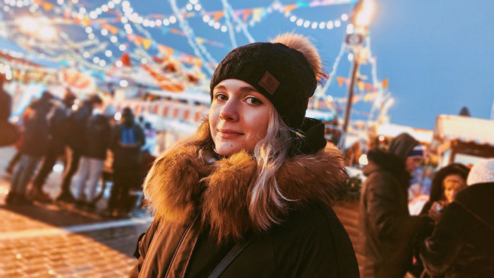 Девушка на ярмарке