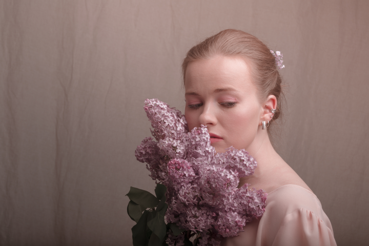 Девушка с лавандой