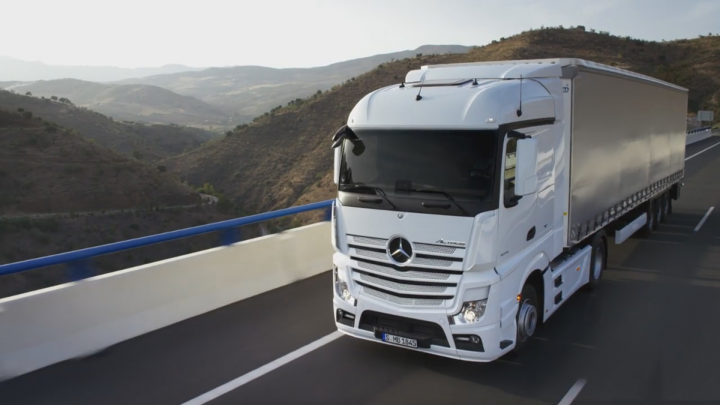 Ролик для "Mercedes-Benz"