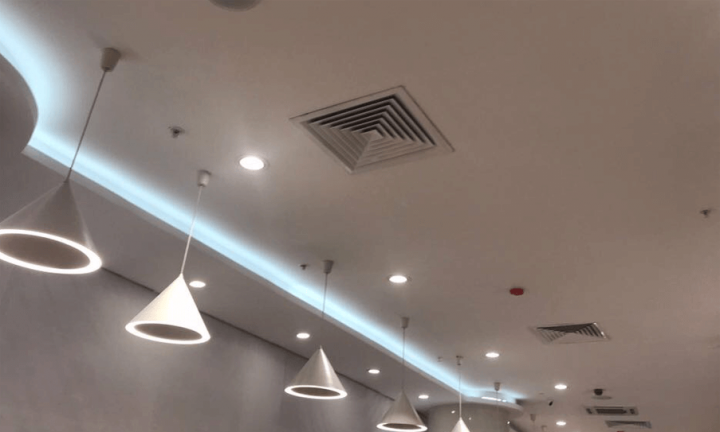 Монтаж систем вентиляции и кондиционирования на фуд-корте ТРЦ