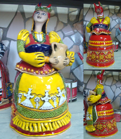 Керамика "Фигуры в русских костюмах"